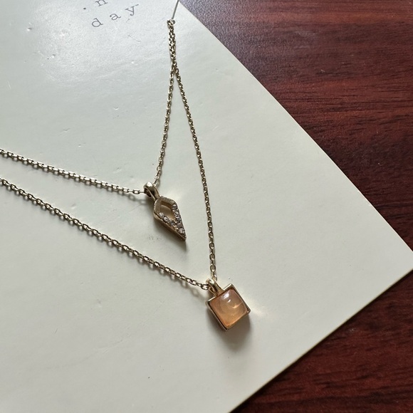 Layered gold tone short necklace - Picture 2 of 3